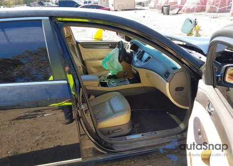 2011 Hyundai Genesis 4.6 z USA, uszkodzony, nr VIN KMHGC4DF6BU140315